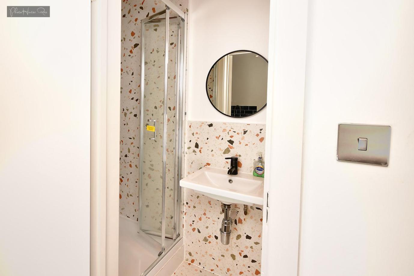 Morden Stratford 1 With Shared Bathroom Casa de hóspedes *